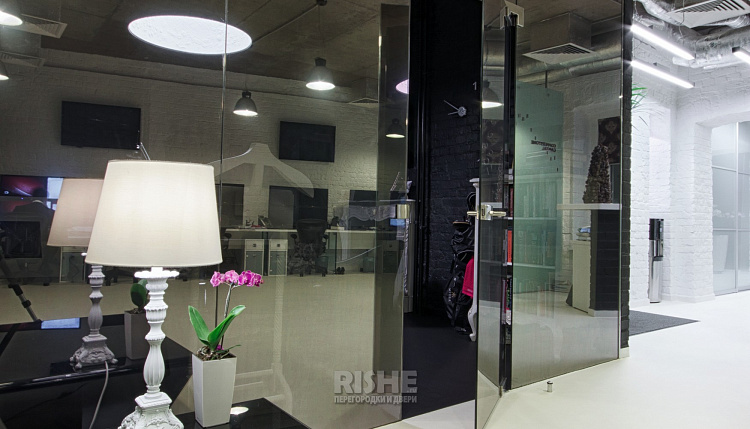 №200  # Беспрофильное остекление, . 'RISHE-С1', ^ Тонированные, ` Цельностеклянные двери.jpg